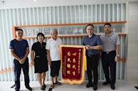 搶修污水管為民解憂，居民夸贊送錦旗