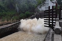 暴雨傾城，水控人冒雨排澇保暢通，守土盡責(zé)保供水安全！